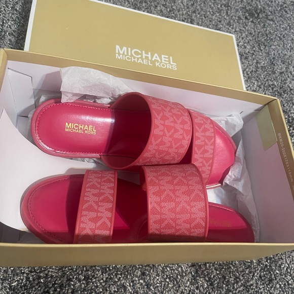 Micheal Kores Sandals - Picture 1 of 4
